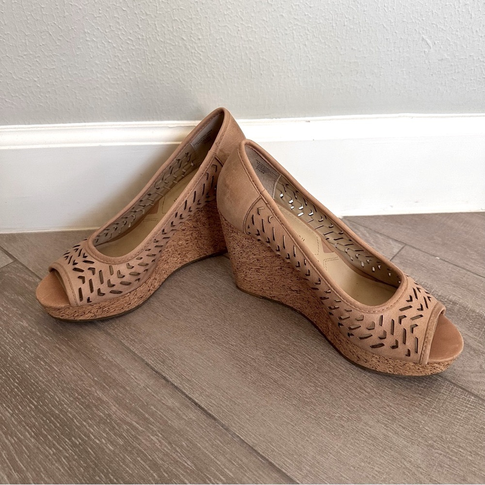 Nude leather wedge pumps. Perfect go with anything shoe! - Picture 8 of 8